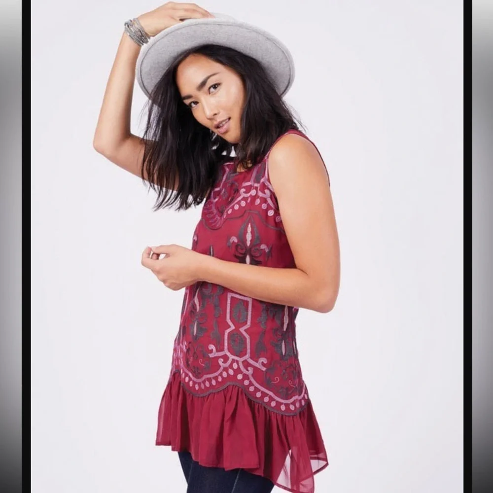 Octavia sleeveless embroidered tunic top. Fully lined. In new like condition.LG